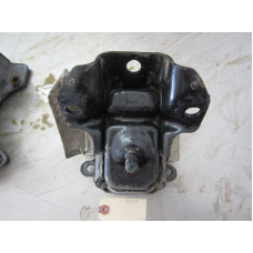 10L032 Motor Mount From 2009 GMC Yukon  5.3 15854939